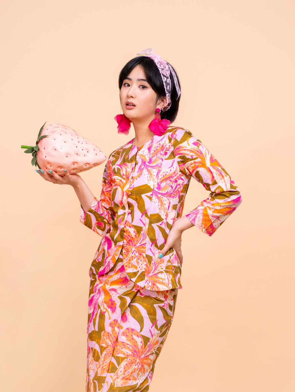 Nadi Kebaya - Strawleaf