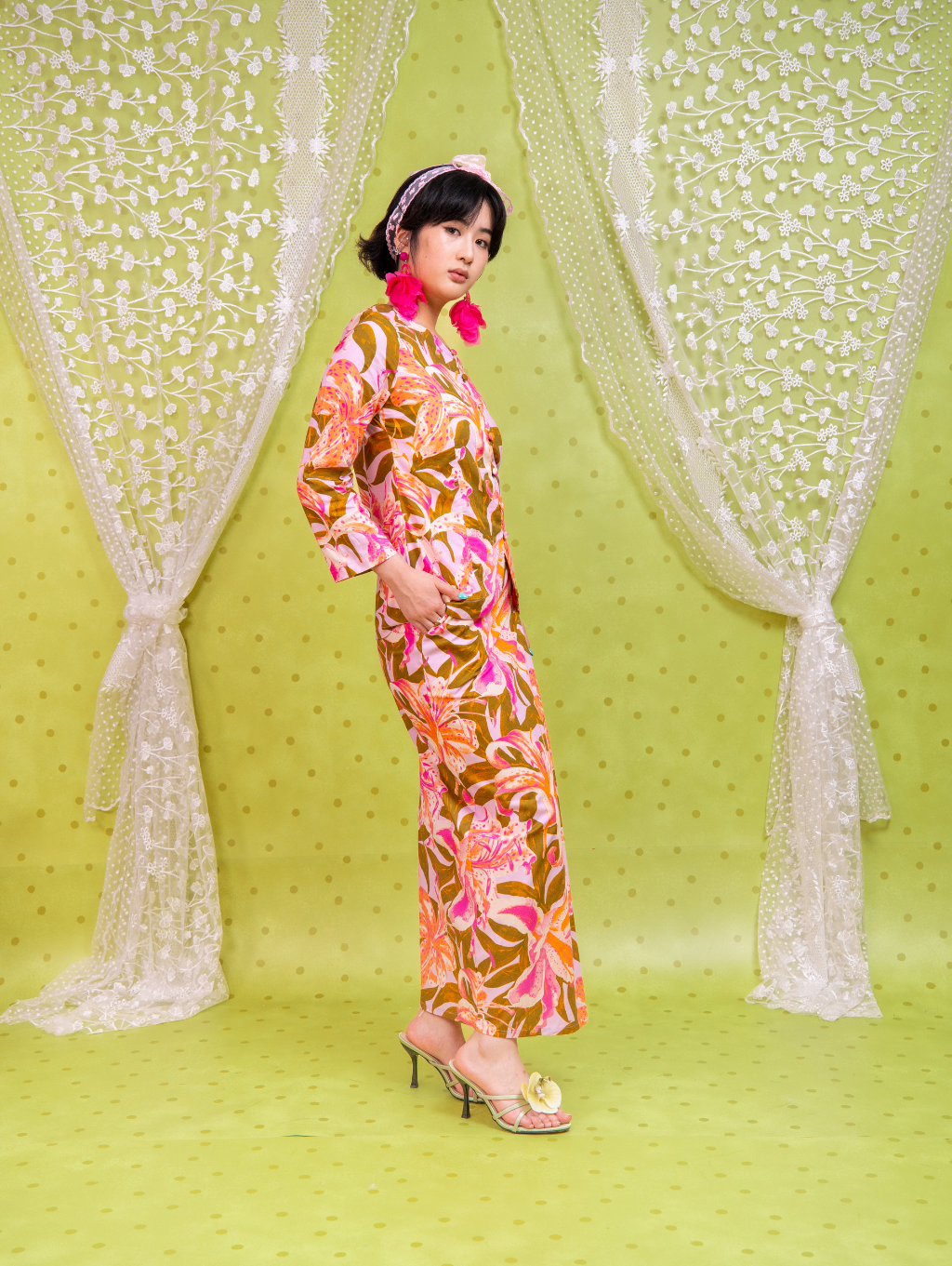 Nadi Kebaya - Strawleaf