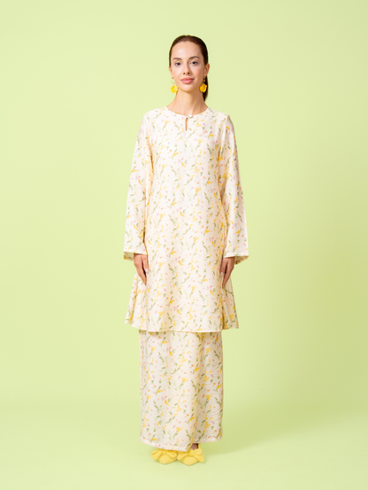 Merdu Midi Kurung - Julie