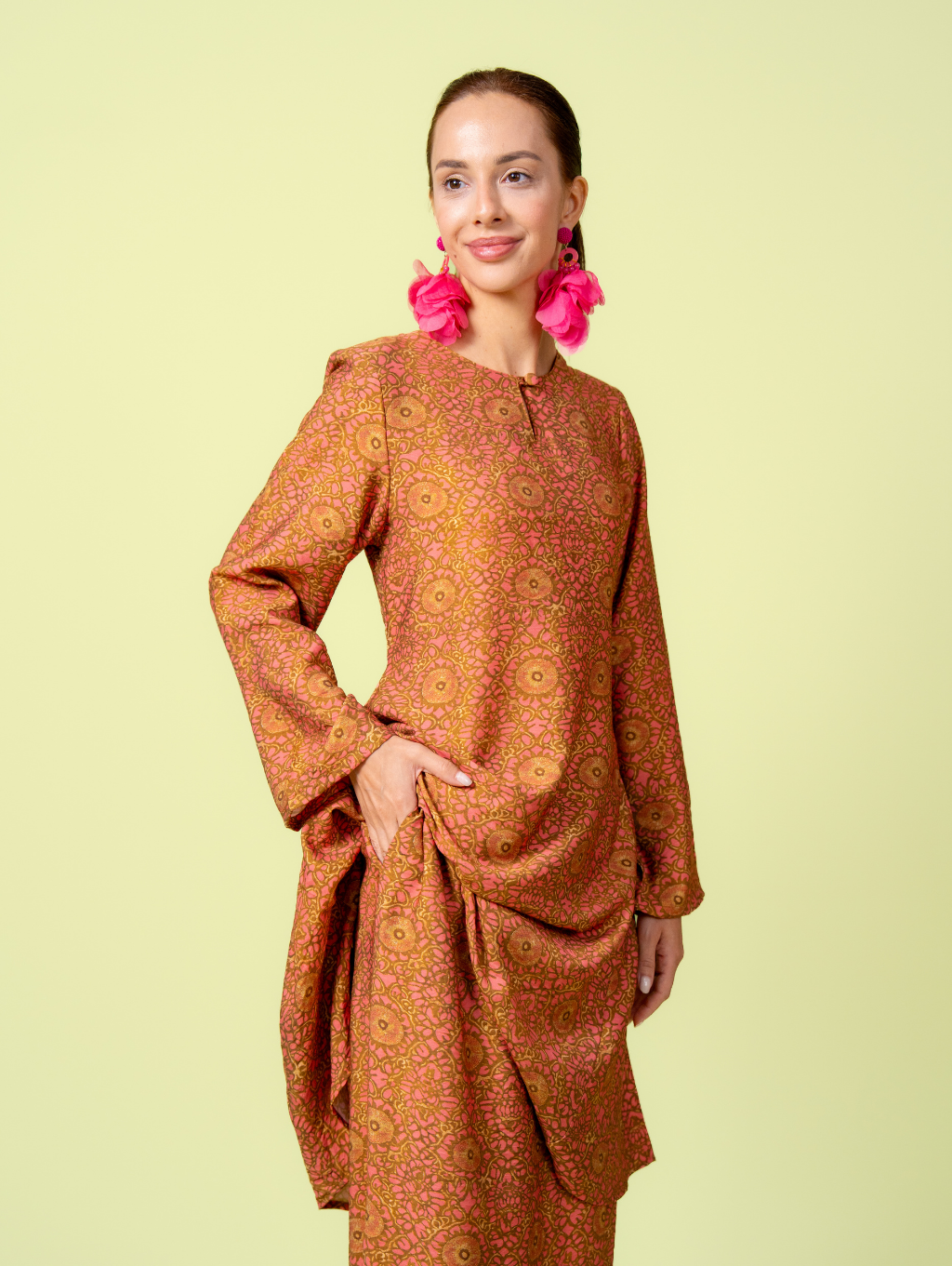 Merdu Midi Kurung - Sally