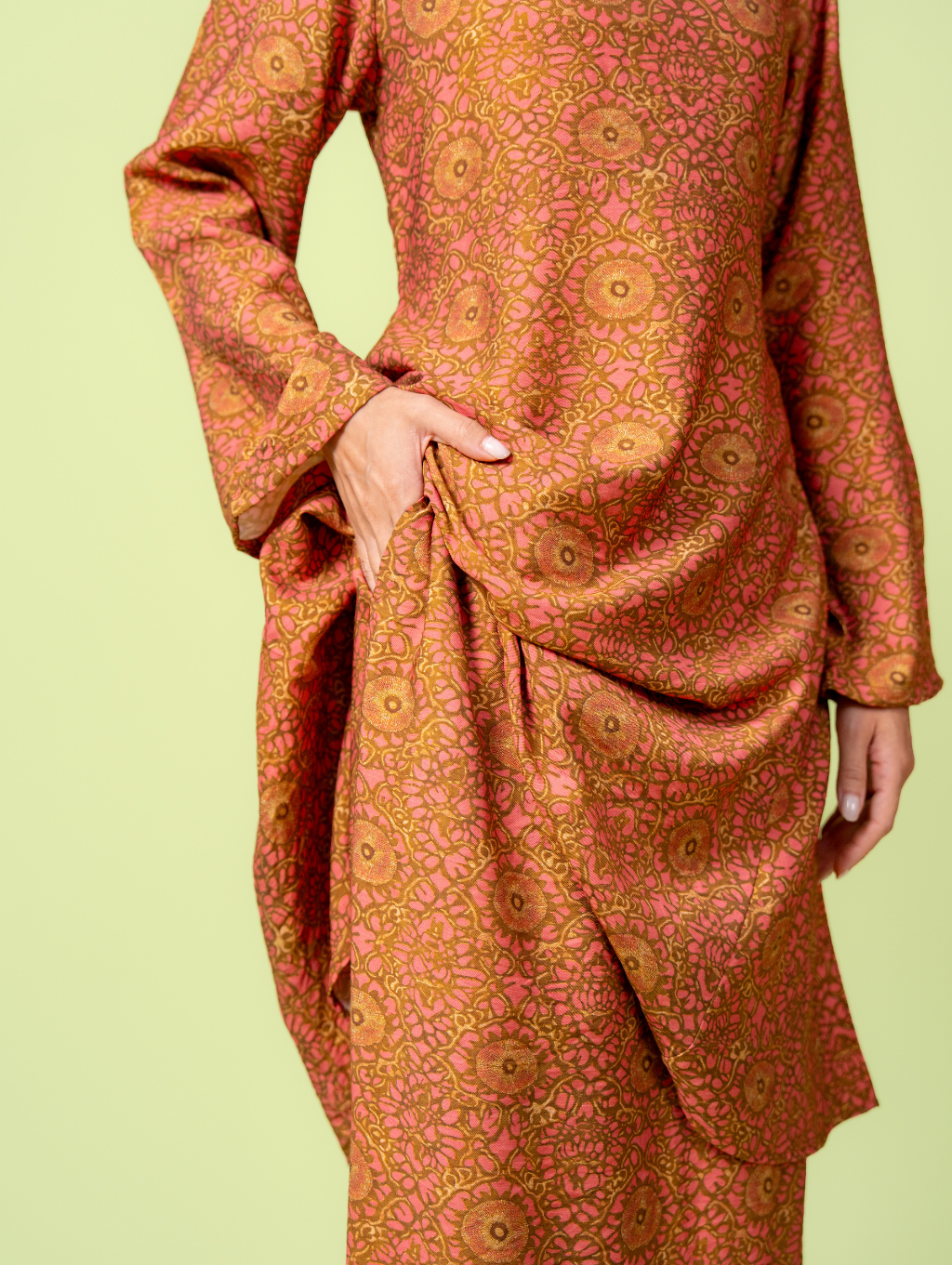 Merdu Midi Kurung - Sally