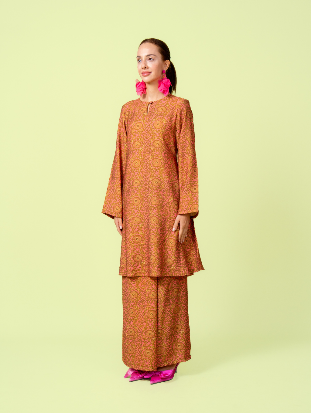 Merdu Midi Kurung - Sally
